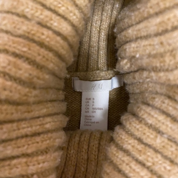 h&m brown turtleneck - Picture 2 of 3